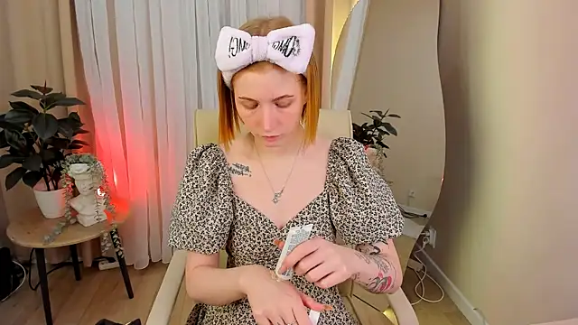 Snapshot of Mira__Blush chatting on 03-19-25, 08:54 Mira Blush online show from 03-19-25, 08:54