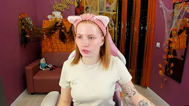 Snapshot of Mira__Blush chatting on 10-26-25, 01:50 Mira Blush online show from 10-26-25, 01:50