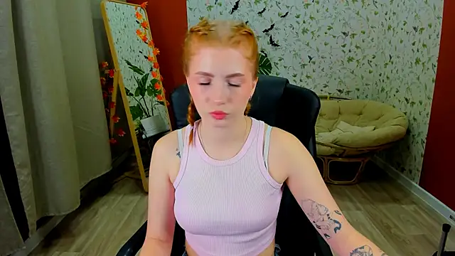 Snapshot of Mira__Blush chatting on 11-04-25, 08:41 Mira Blush online show from 11-04-25, 08:41