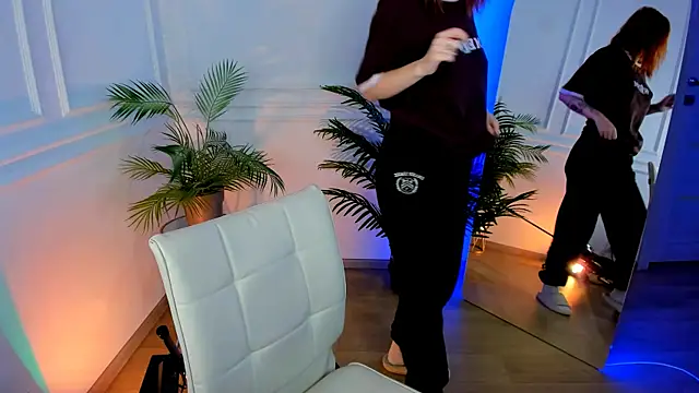 Snapshot of Mira__Blush chatting on 11-16-25, 08:47 Mira Blush online show from 11-16-25, 08:47