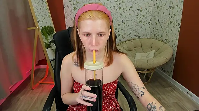 Snapshot of Mira__Blush chatting on 11-29-25, 01:36 Mira Blush online show from 11-29-25, 01:36