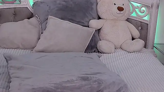 CrissyTaylor online show from 10-16-25, 03:18