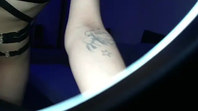 Snapshot of KathrineBerry chatting on 10-22-25, 02:01 KathrineBerry online show from 10-22-25, 02:01