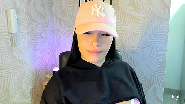 Snapshot of sexyyykloee chatting on 01-26-25, 10:02 sexyyykloee online show from 01-26-25, 10:02