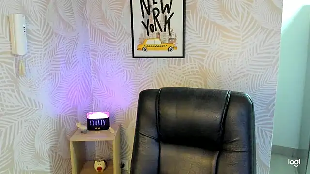 Snapshot of sexyyykloee chatting on 01-28-25, 07:11 sexyyykloee online show from 01-28-25, 07:11