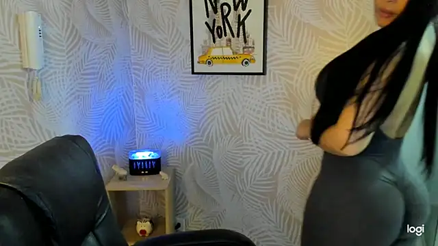 Snapshot of sexyyykloee chatting on 02-11-25, 03:50 sexyyykloee online show from 02-11-25, 03:50