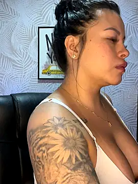 Snapshot of sexyyykloee chatting on 10-04-25, 07:23 sexyyykloee online show from 10-04-25, 07:23