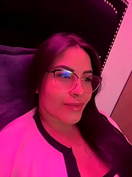 Snapshot of sexyyykloee chatting on 10-29-25, 05:20 sexyyykloee online show from 10-29-25, 05:20