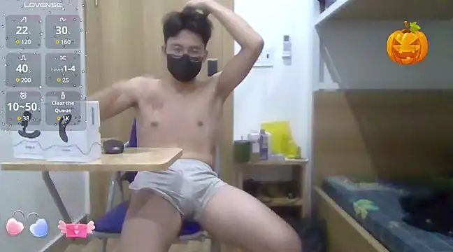 Gwencloudy online show from 12-27-24, 01:50