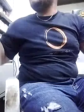 Snapshot of Fouzi1234bhm chatting on 10-21-25, 10:54 Fouzi1234bhm online show from 10-21-25, 10:54