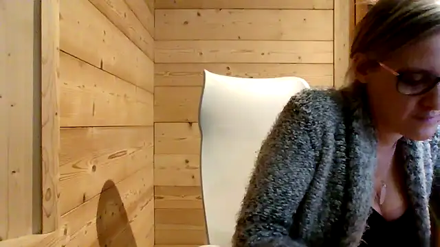 Snapshot of Madame_Callie chatting on 12-01-25, 04:01 Madame Callie online show from 12-01-25, 04:01