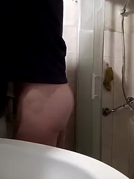 Snapshot of petitpeps84 chatting on 12-15-24, 07:46 petitpeps84 online show from 12-15-24, 07:46