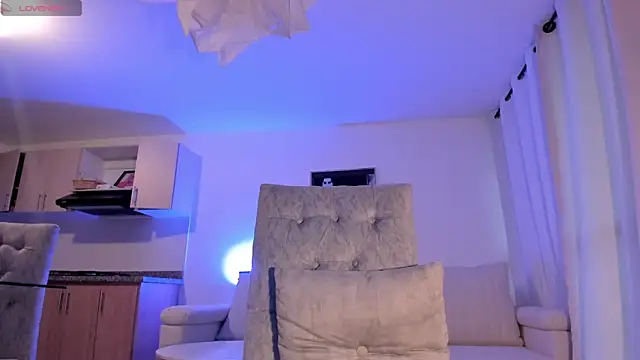 Snapshot of HannahDavis_ chatting on 02-21-25, 11:10 HannahDavis online show from 02-21-25, 11:10