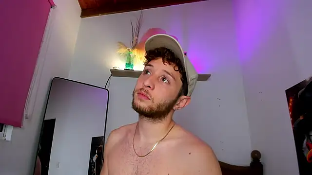 Snapshot of Juan_Castano chatting on 10-09-25, 11:25 Juan Castano online show from 10-09-25, 11:25