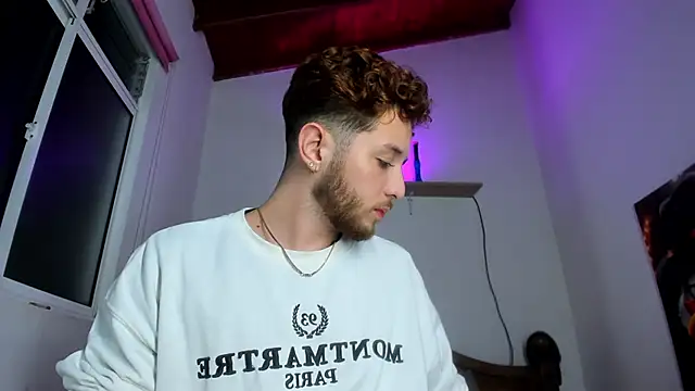 Snapshot of Juan_Castano chatting on 10-29-25, 08:16 Juan Castano online show from 10-29-25, 08:16