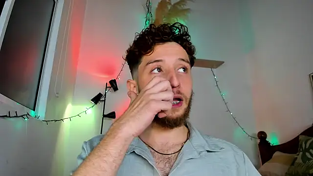 Juan Castano online show from 12-18-25, 07:25