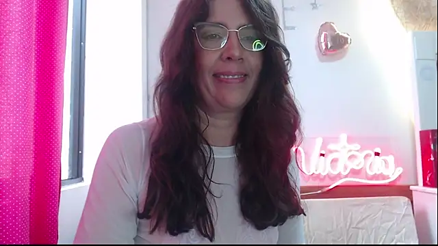 Victoria meester online show from 03-16-25, 04:23