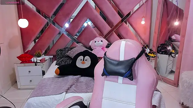 Snapshot of sexy_sofia_xx chatting on 12-11-24, 01:37 sexy sofia xx online show from 12-11-24, 01:37