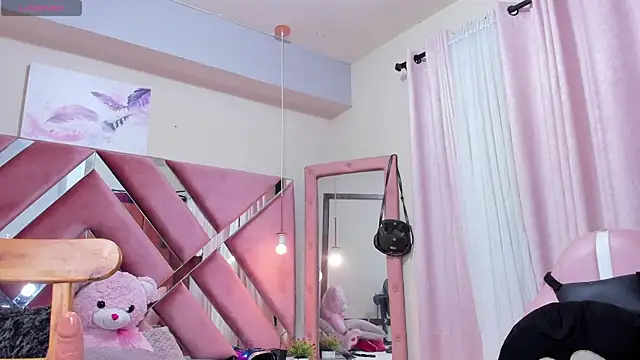 Snapshot of sexy_sofia_xx chatting on 12-21-24, 05:58 sexy sofia xx online show from 12-21-24, 05:58