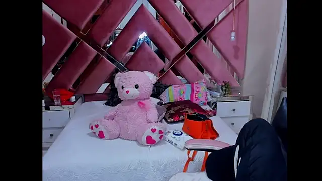 Snapshot of sexy_sofia_xx chatting on 02-12-25, 01:19 sexy sofia xx online show from 02-12-25, 01:19