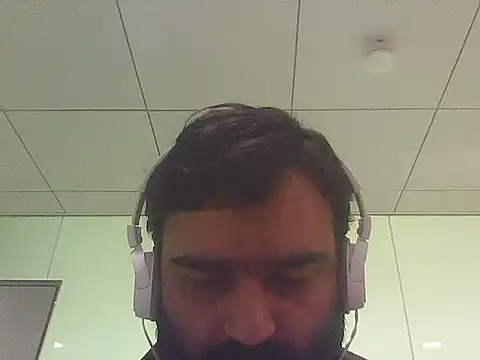 Snapshot of JohnBond009 chatting on 05-22-26, 08:10 JohnBond009 online show from 05-22-26, 08:10