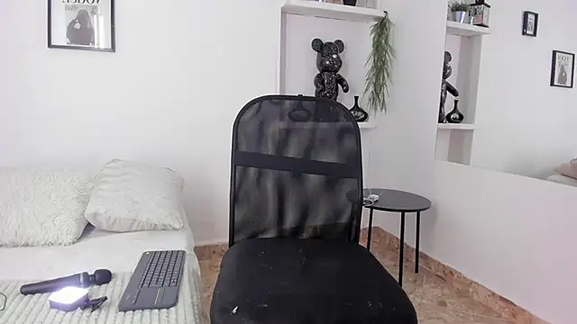 Snapshot of valerycolins chatting on 09-19-25, 02:13 valerycolins online show from 09-19-25, 02:13