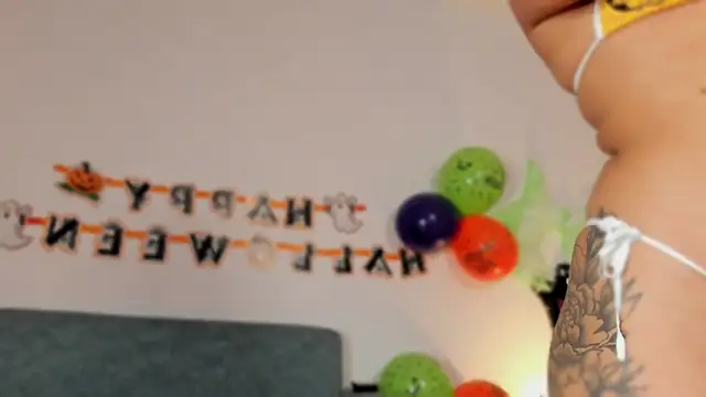 Snapshot of valerycolins chatting on 10-22-25, 07:19 valerycolins online show from 10-22-25, 07:19