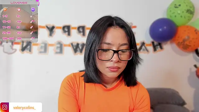 Snapshot of valerycolins chatting on 10-31-25, 06:03 valerycolins online show from 10-31-25, 06:03