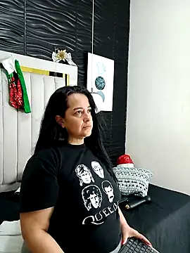 lucia vonne  online show from 12-18-24, 02:38