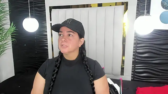 lucia vonne  online show from 02-19-25, 12:00