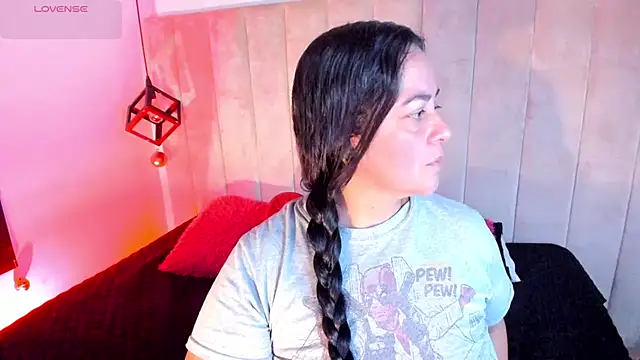 lucia vonne  online show from 12-17-25, 08:15