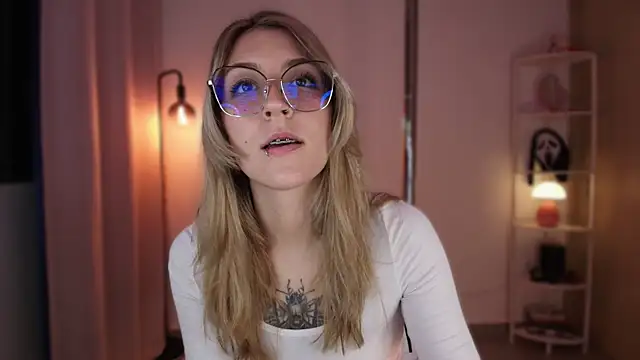 Dakotaa  online show from 11-30-25, 04:49