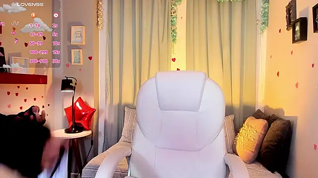 Snapshot of CoralineRicce_ chatting on 03-15-25, 05:41 CoralineRicce  online show from 03-15-25, 05:41