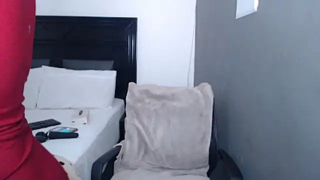 NikkiDickSavage online show from 06-07-26, 03:05
