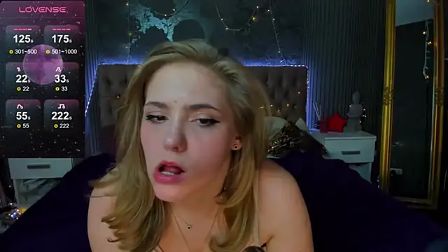 Snapshot of DellaRowe chatting on 01-14-25, 04:18 DellaRowe online show from 01-14-25, 04:18