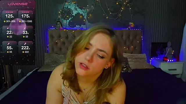 Snapshot of DellaRowe chatting on 01-15-25, 04:21 DellaRowe online show from 01-15-25, 04:21