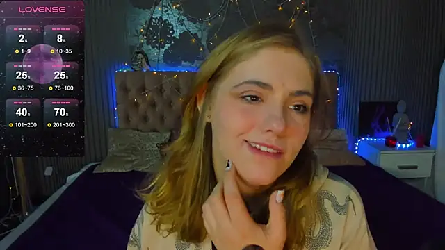 Snapshot of DellaRowe chatting on 01-16-25, 01:14 DellaRowe online show from 01-16-25, 01:14