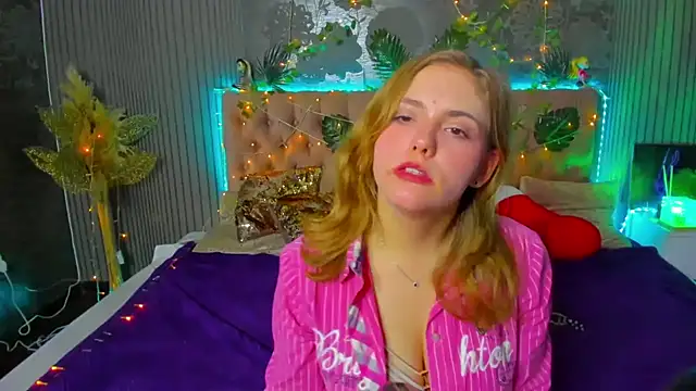 Snapshot of DellaRowe chatting on 01-21-25, 03:21 DellaRowe online show from 01-21-25, 03:21