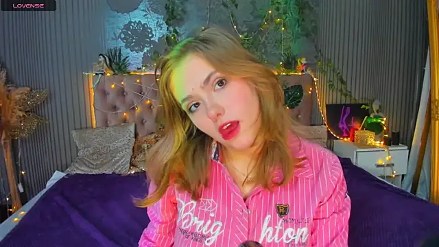 Snapshot of DellaRowe chatting on 01-23-25, 01:24 DellaRowe online show from 01-23-25, 01:24