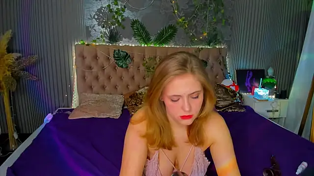 Snapshot of DellaRowe chatting on 02-01-25, 01:34 DellaRowe online show from 02-01-25, 01:34