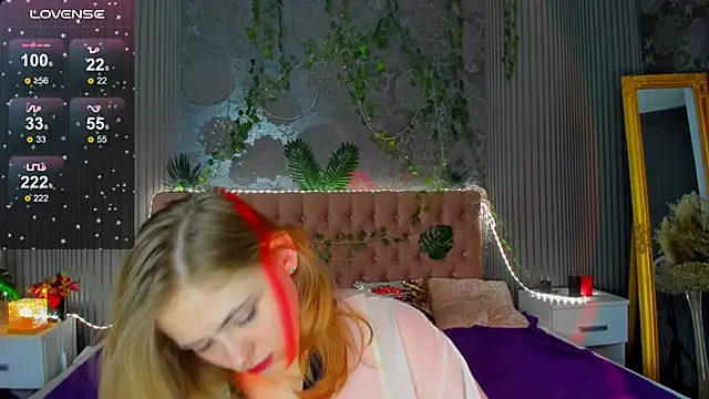 Snapshot of DellaRowe chatting on 02-13-25, 02:20 DellaRowe online show from 02-13-25, 02:20