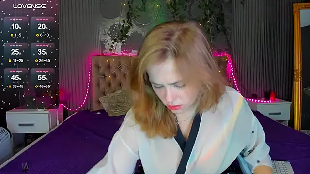 Snapshot of DellaRowe chatting on 02-15-25, 06:23 DellaRowe online show from 02-15-25, 06:23