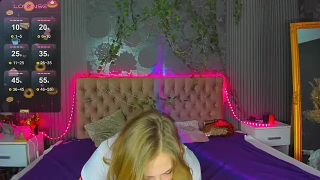 Snapshot of DellaRowe chatting on 02-17-25, 04:59 DellaRowe online show from 02-17-25, 04:59