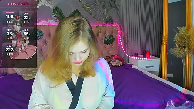 Snapshot of DellaRowe chatting on 02-19-25, 01:17 DellaRowe online show from 02-19-25, 01:17