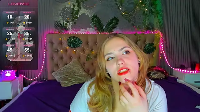 Snapshot of DellaRowe chatting on 02-19-25, 04:22 DellaRowe online show from 02-19-25, 04:22