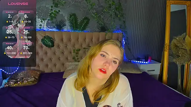 Snapshot of DellaRowe chatting on 02-24-25, 04:36 DellaRowe online show from 02-24-25, 04:36