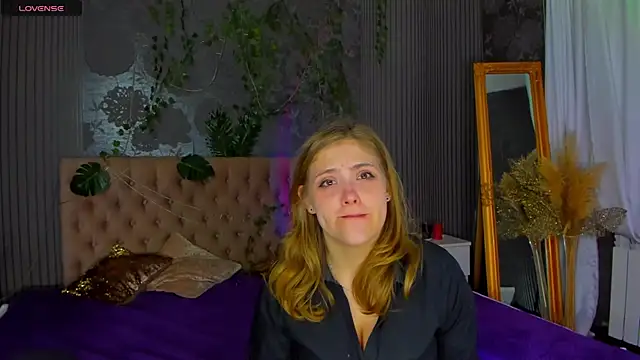 Snapshot of DellaRowe chatting on 03-11-25, 01:01 DellaRowe online show from 03-11-25, 01:01