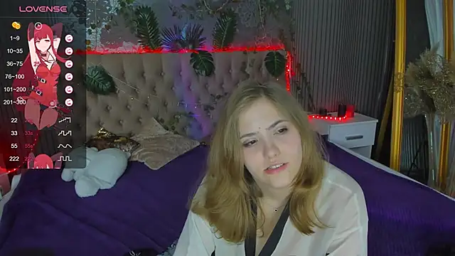 Snapshot of DellaRowe chatting on 03-13-25, 04:34 DellaRowe online show from 03-13-25, 04:34