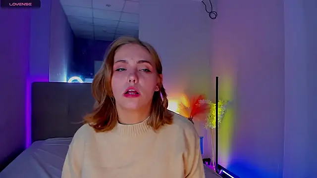 Snapshot of DellaRowe chatting on 09-26-25, 12:31 DellaRowe online show from 09-26-25, 12:31