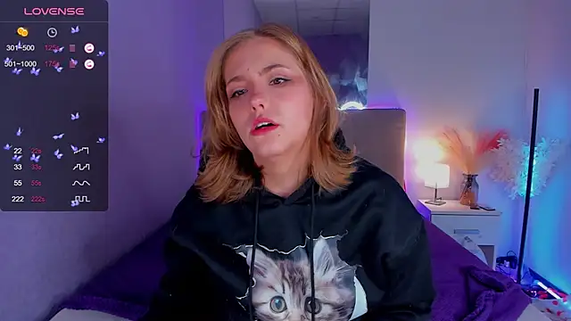 Snapshot of DellaRowe chatting on 09-29-25, 05:34 DellaRowe online show from 09-29-25, 05:34